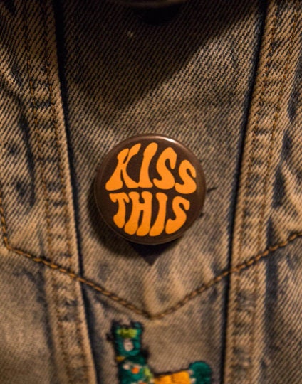 Kiss This struts button 1.50inch tribute button